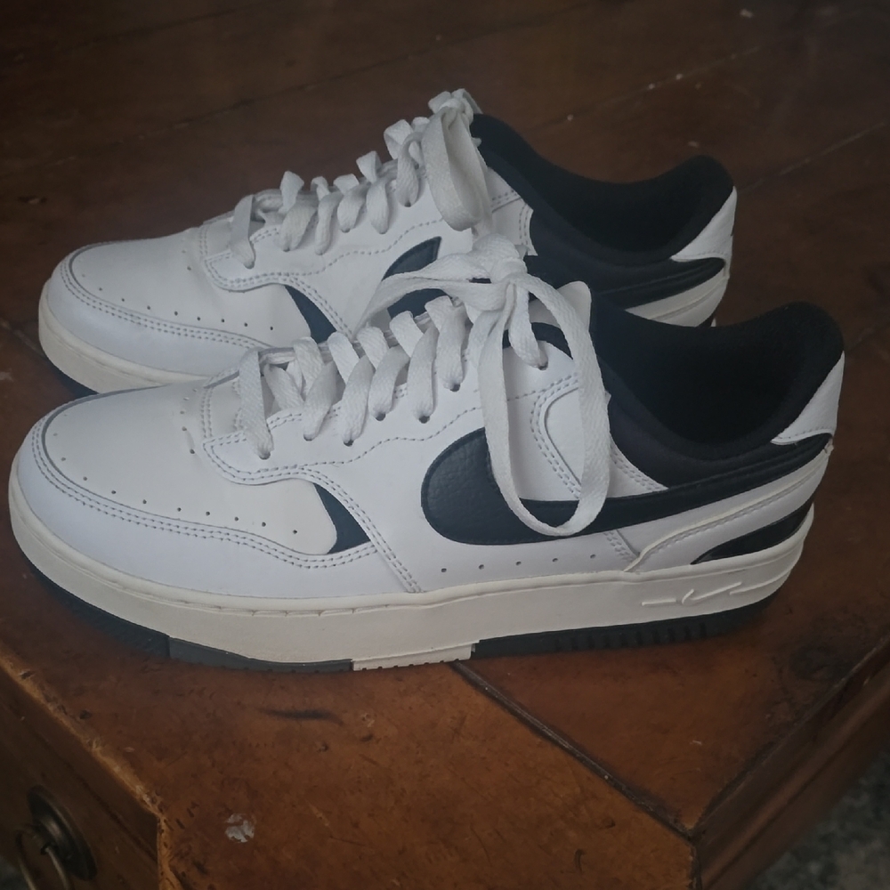 Nike Gamma Force White and Black Sneakers